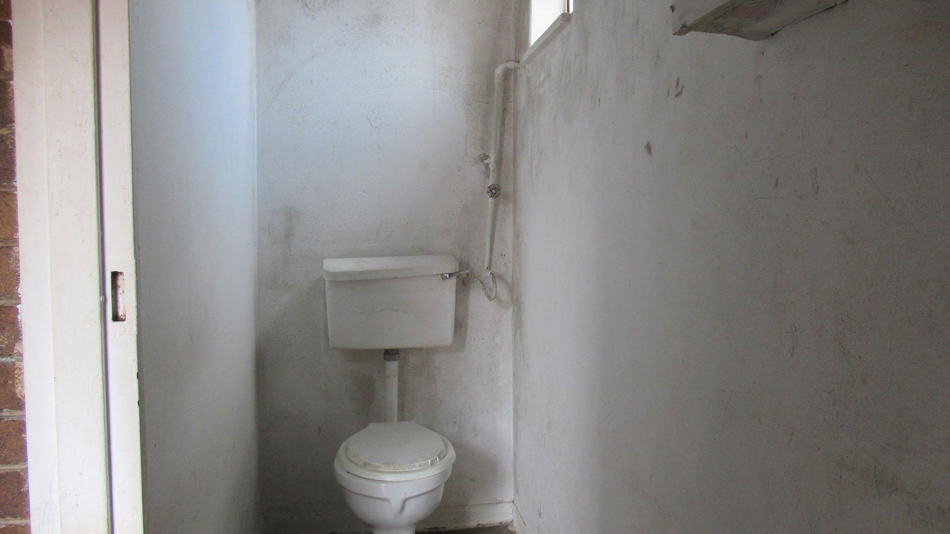 Staff Bathroom - 4 square meters of property in Crosby