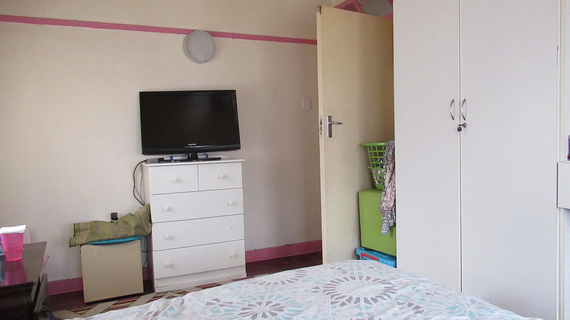 Bed Room 2 - 16 square meters of property in Crosby
