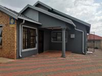 Front View of property in Clayville