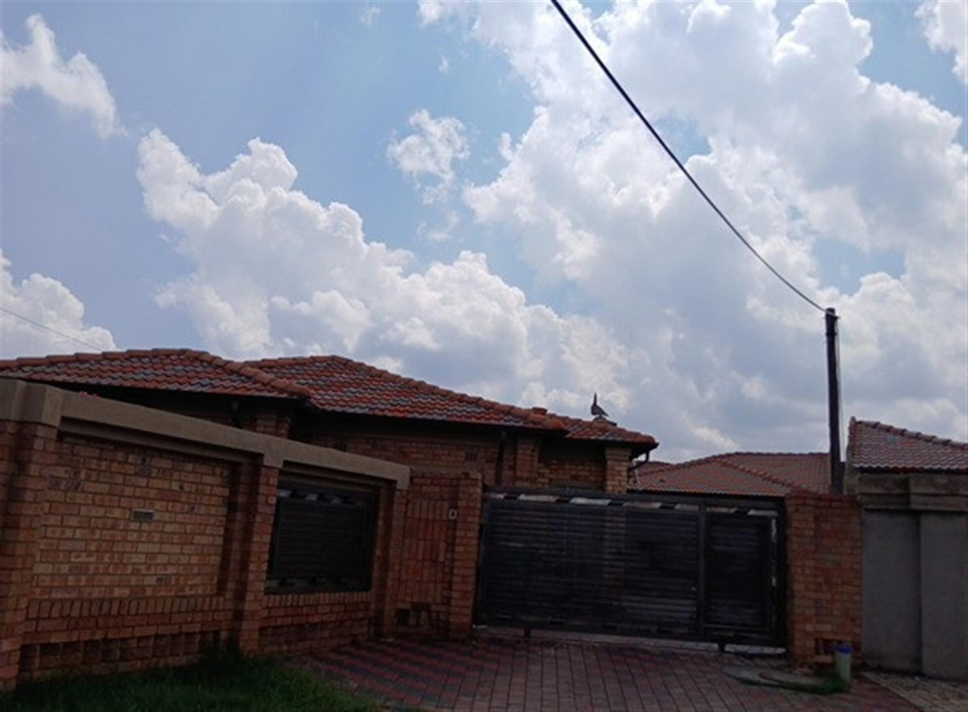 Front View of property in Vosloorus