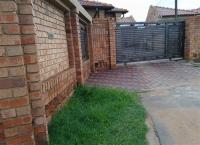 Front View of property in Vosloorus