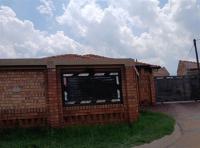 Front View of property in Vosloorus