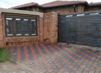 Front View of property in Vosloorus