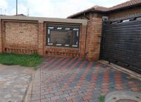 Front View of property in Vosloorus