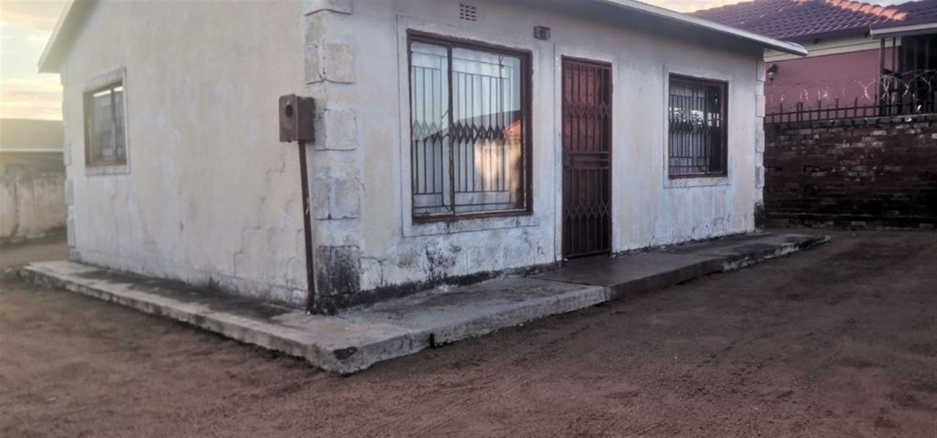 Front View of property in Winterveld