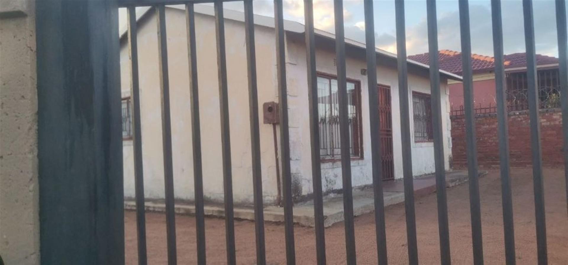 Front View of property in Winterveld