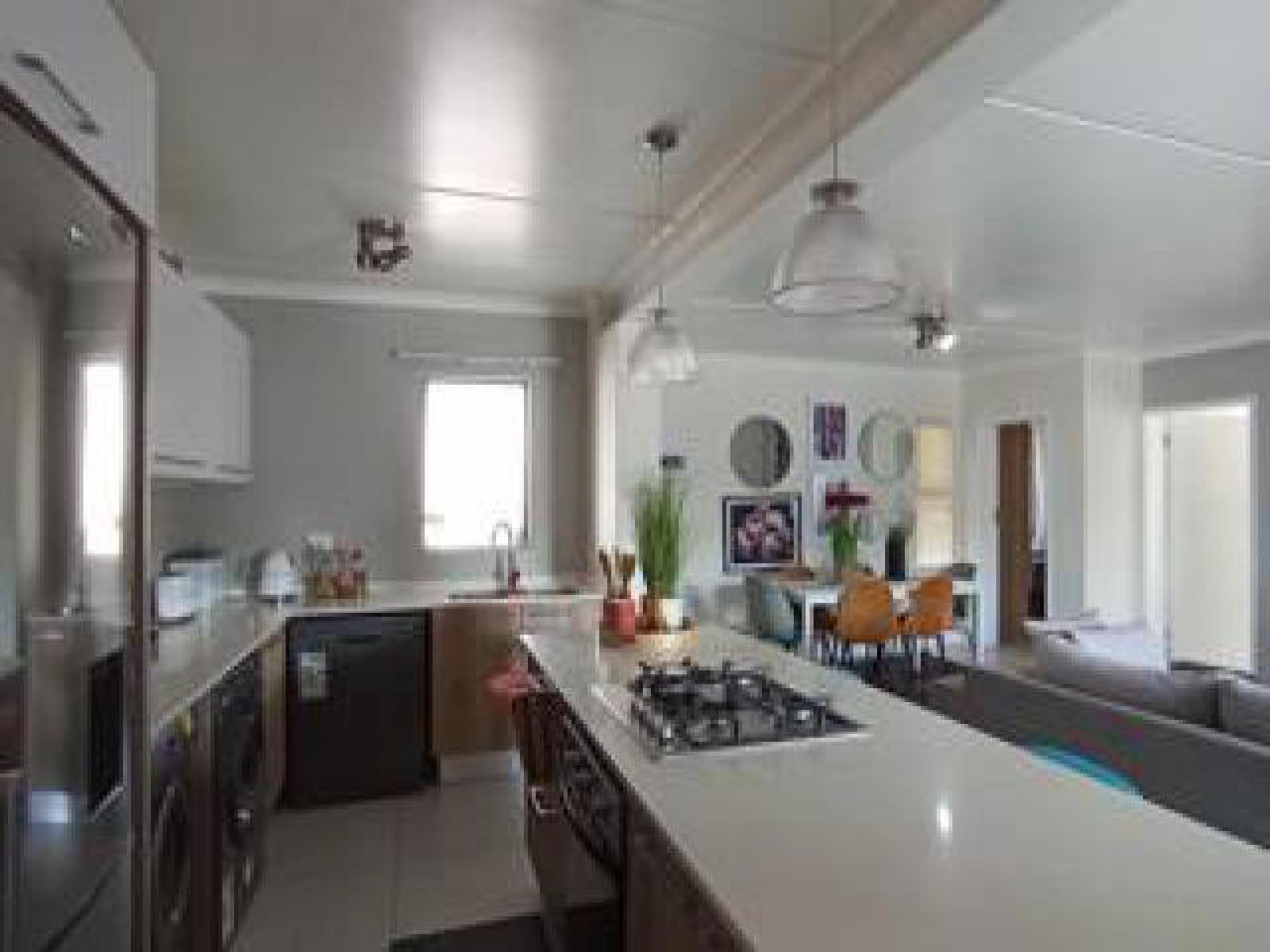 Kitchen - 15 square meters of property in Longlake 