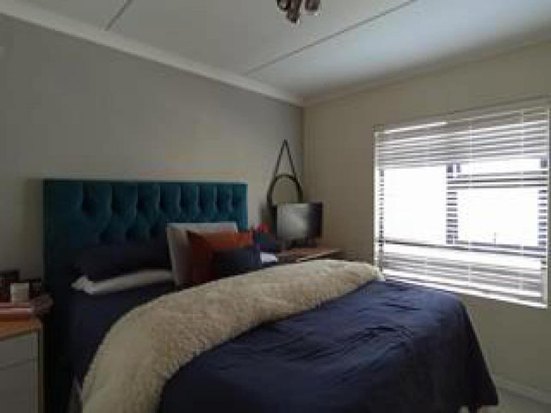 Main Bedroom - 13 square meters of property in Longlake 