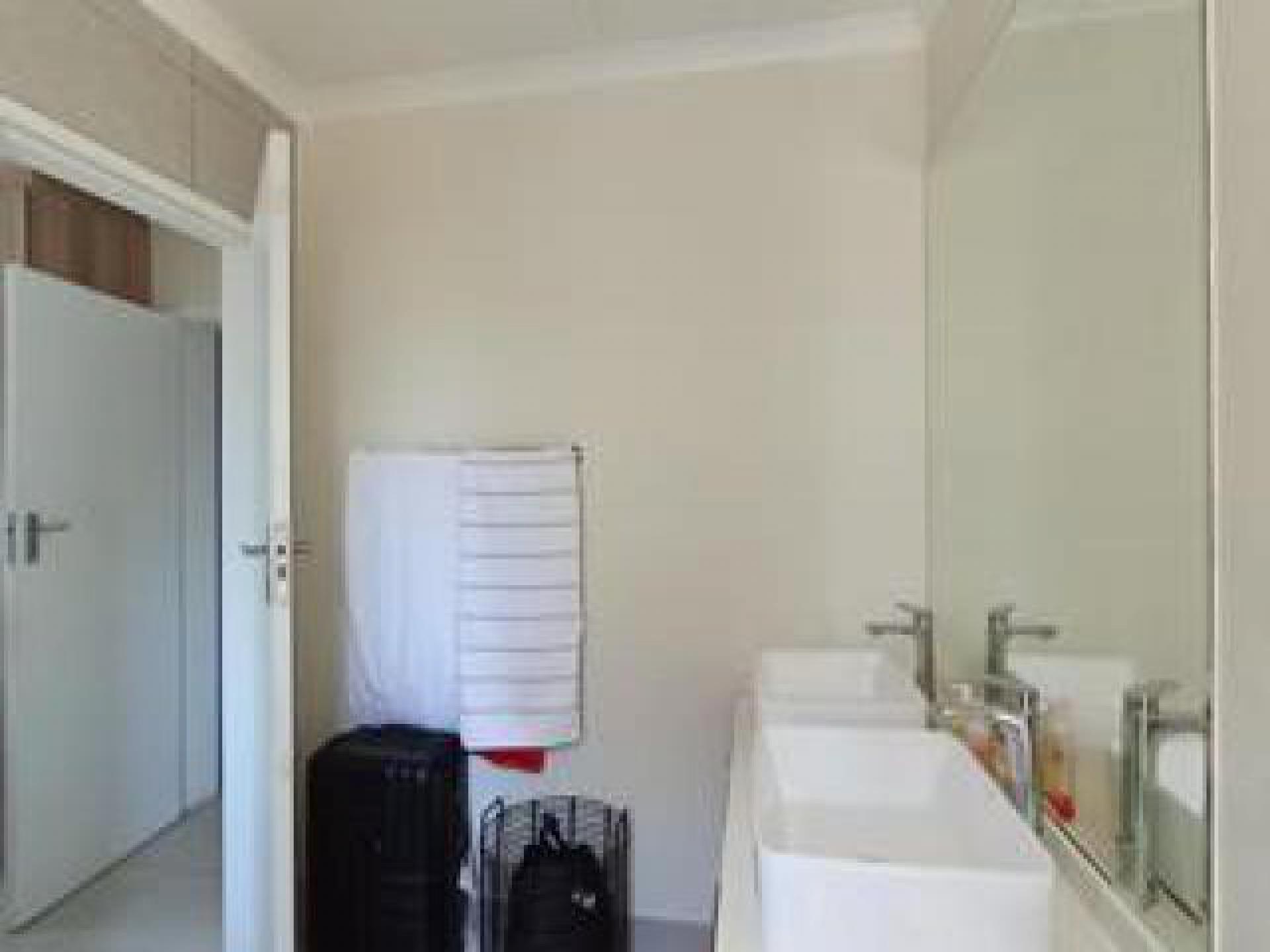Main Bathroom - 6 square meters of property in Longlake 