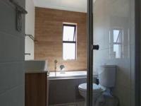 Bathroom 1 - 6 square meters of property in Longlake 