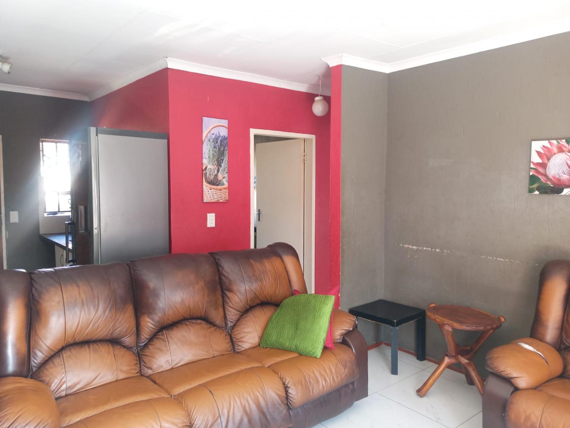 Lounges of property in Olievenhoutbos