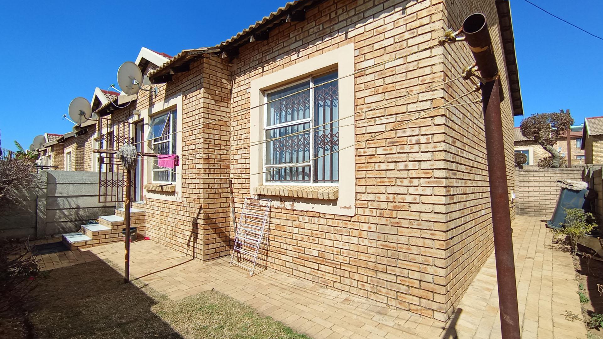 Backyard of property in Olievenhoutbos