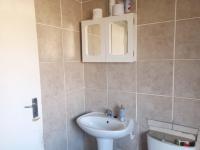 Bathroom 1 of property in Olievenhoutbos