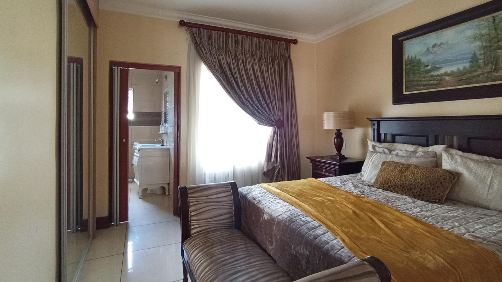 Bed Room 1 - 17 square meters of property in Sagewood