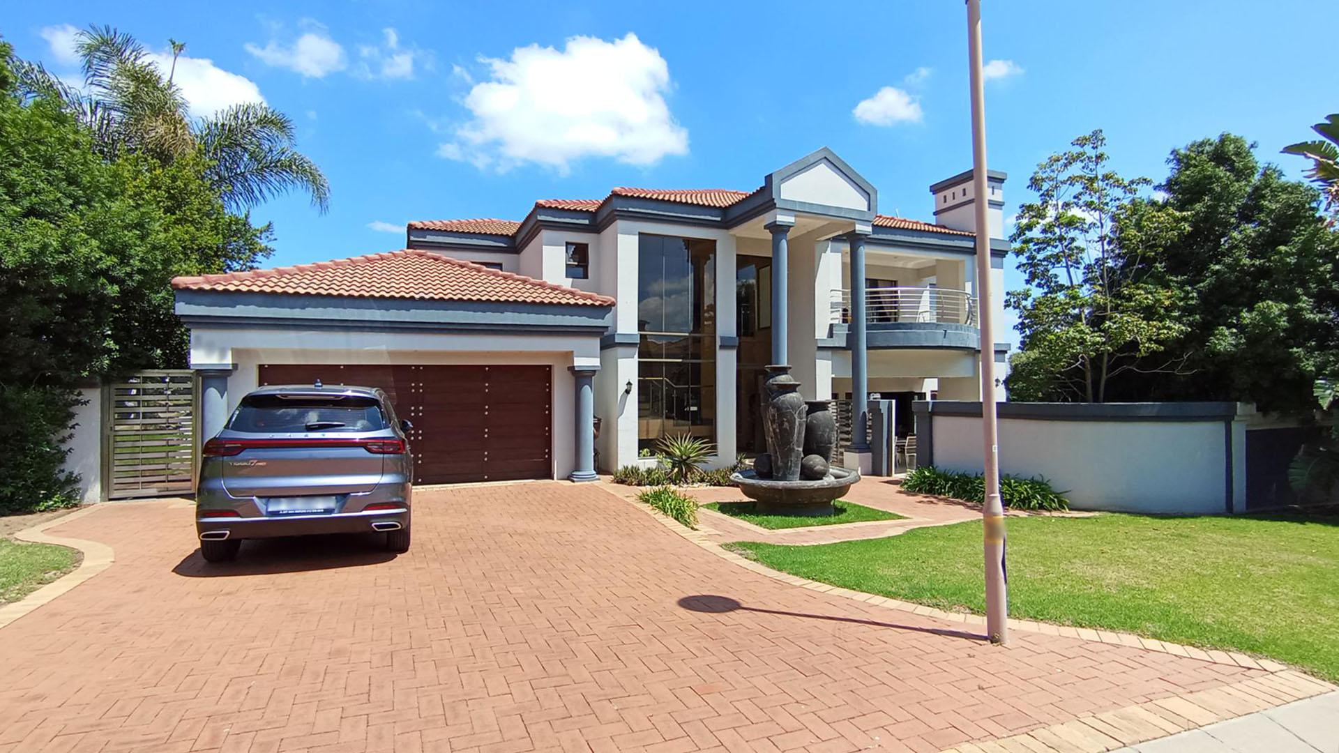 Front View of property in Sagewood