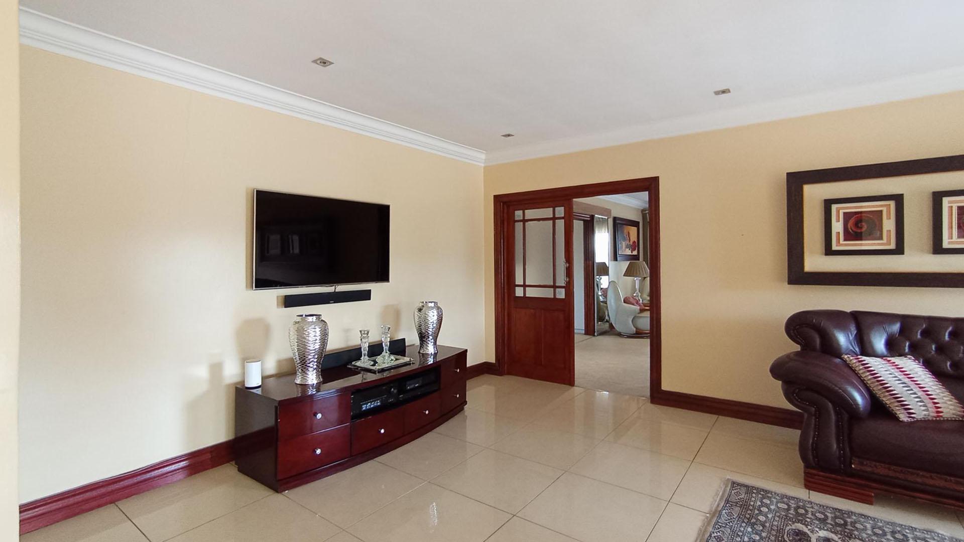 Lounges - 69 square meters of property in Sagewood