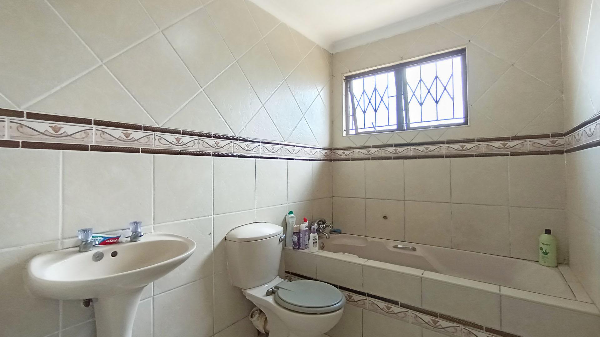 Bathroom 1 - 6 square meters of property in Orient Hills