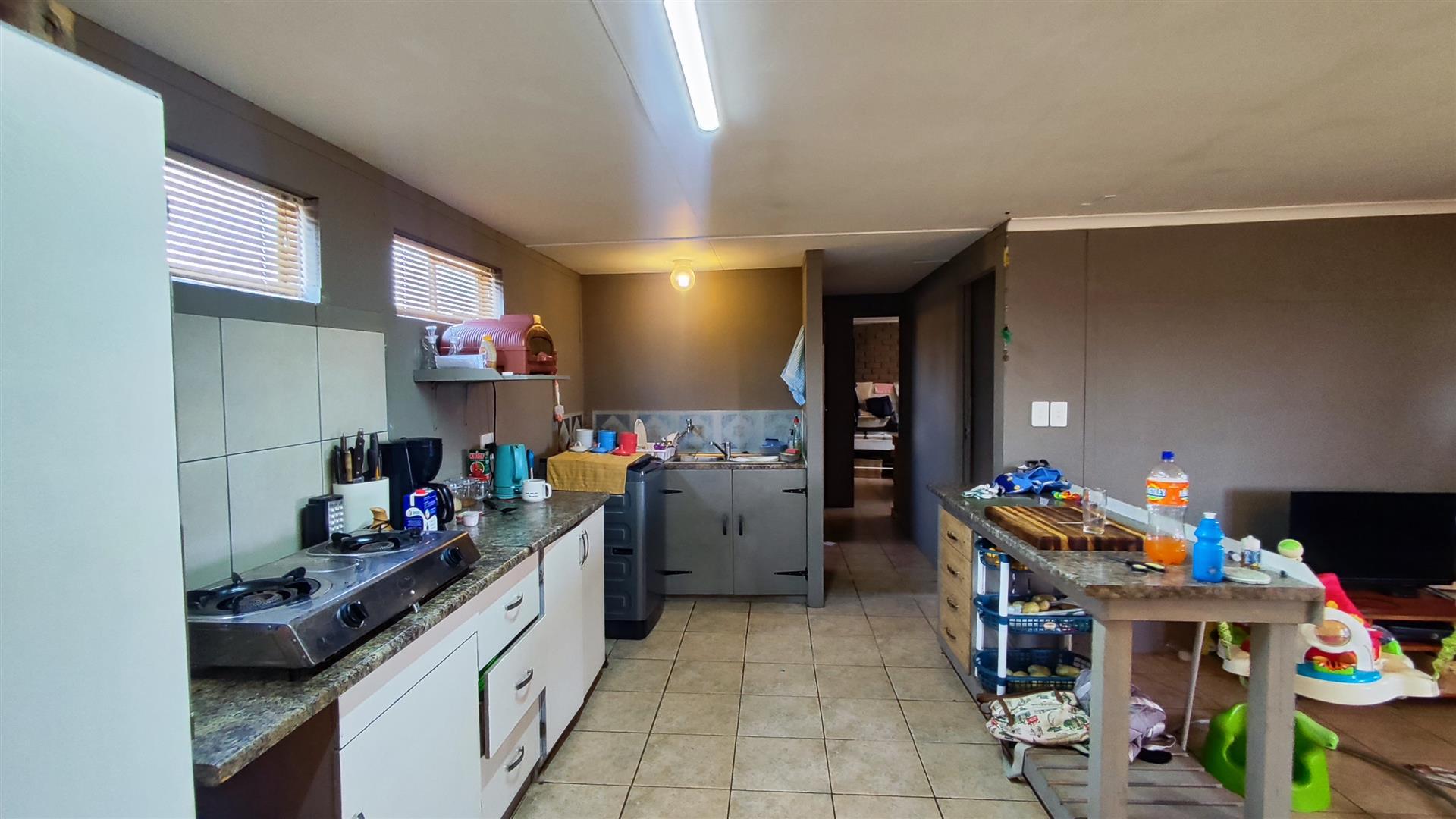 Kitchen - 44 square meters of property in Golf Park