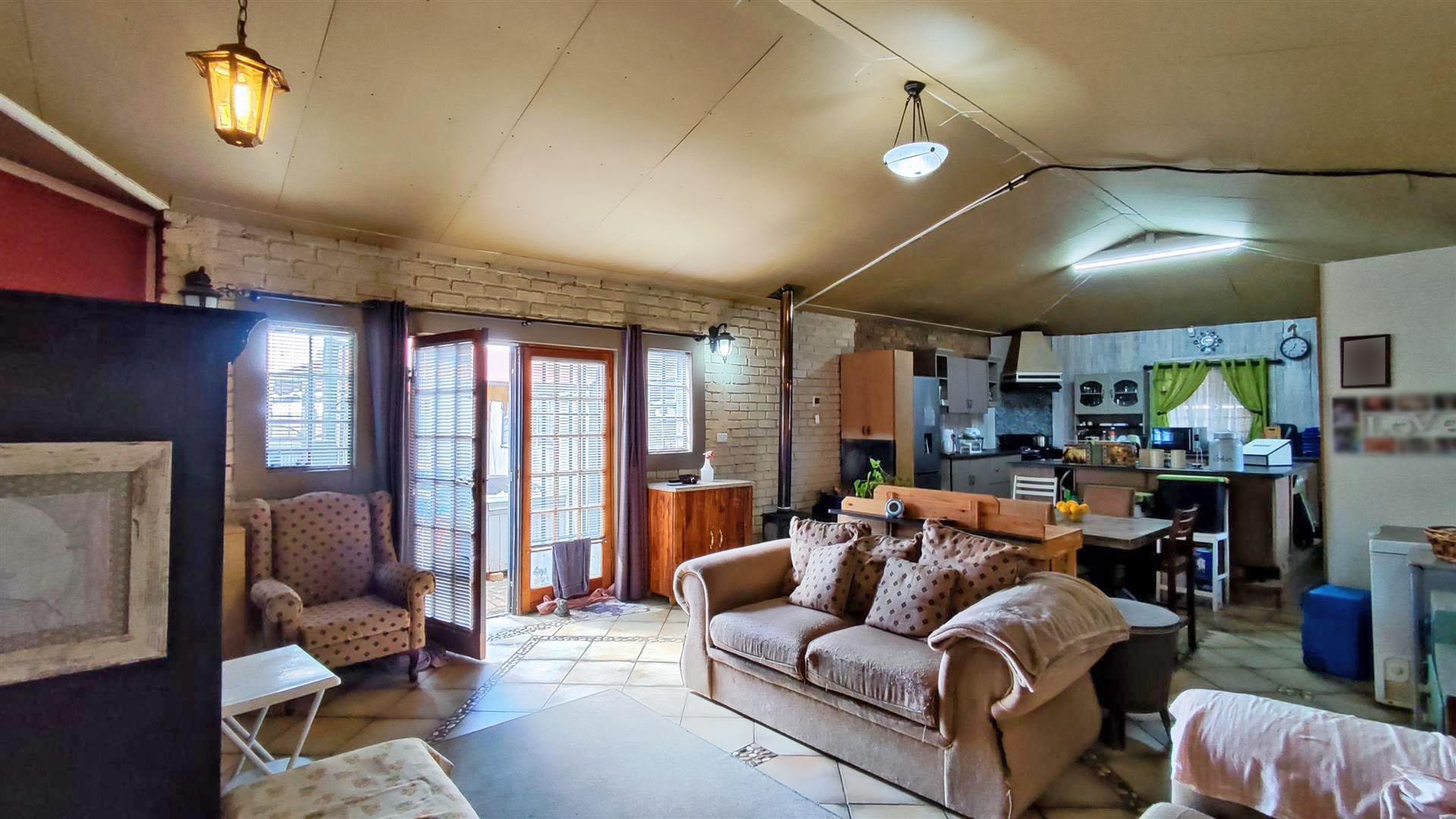 Lounges - 58 square meters of property in Golf Park