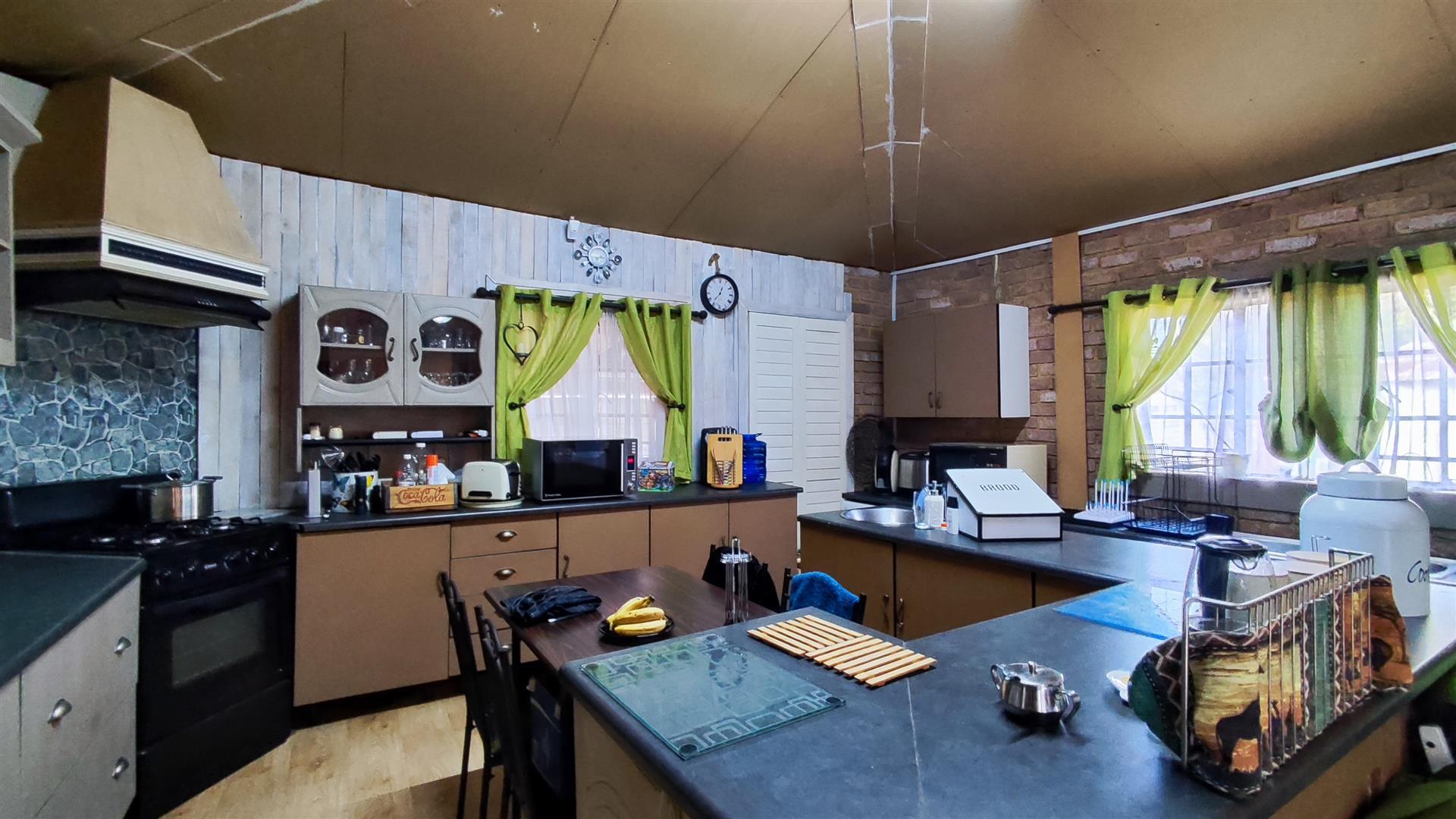 Kitchen - 44 square meters of property in Golf Park