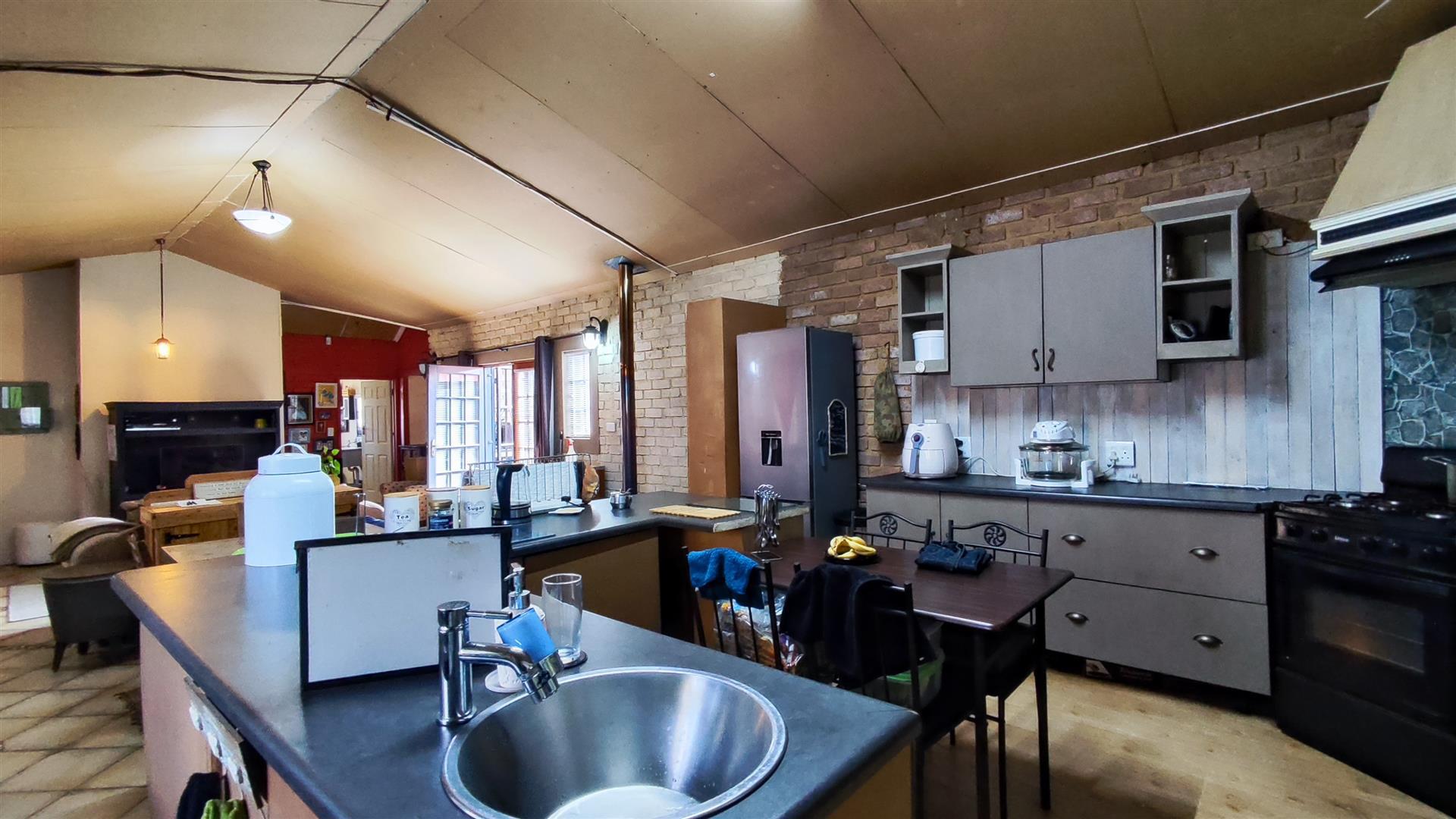 Kitchen - 44 square meters of property in Golf Park