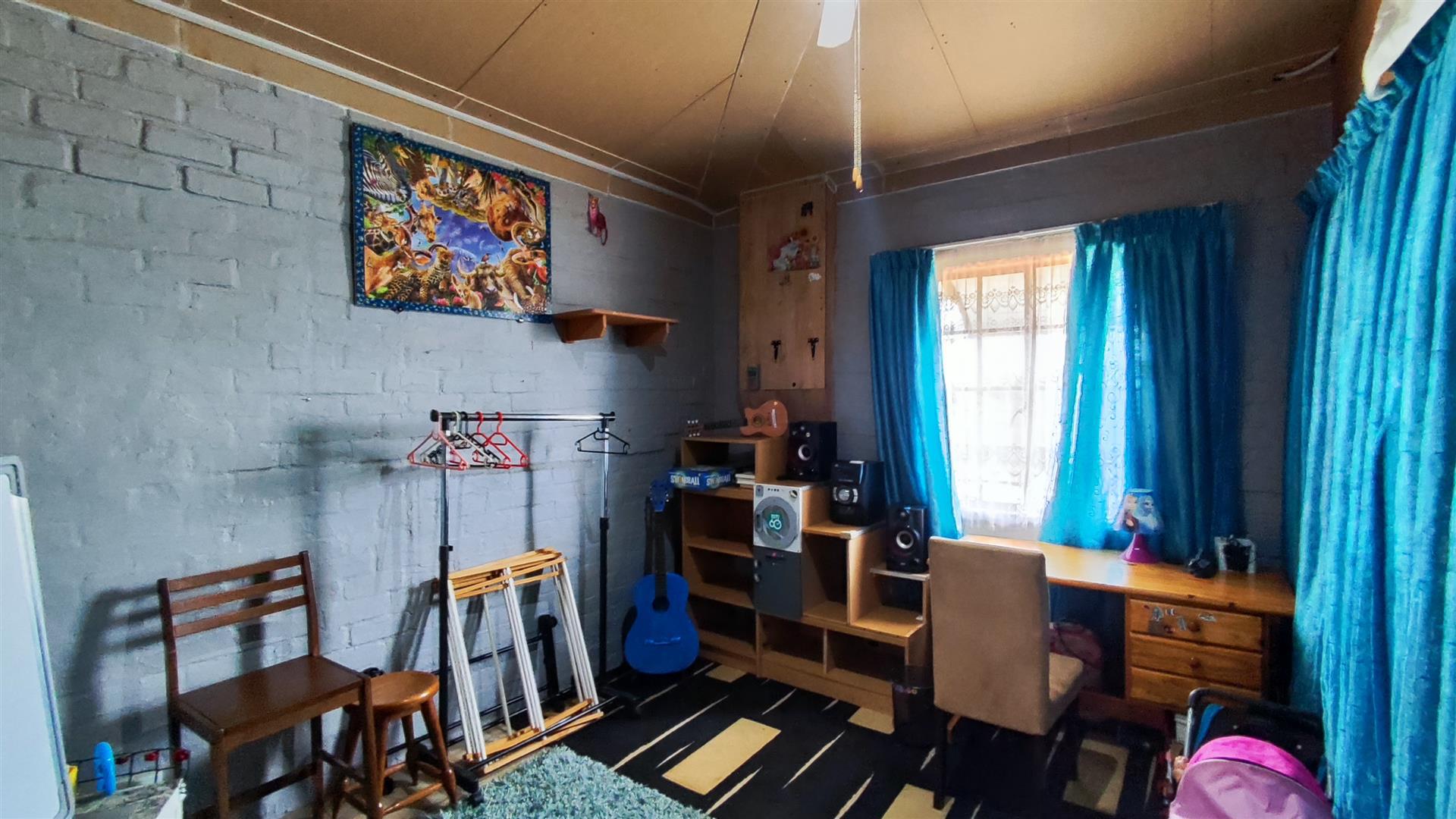 Bed Room 2 - 21 square meters of property in Golf Park