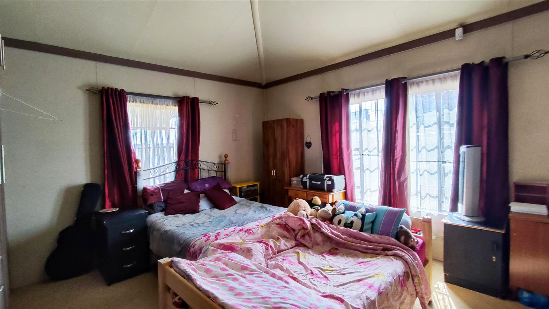 Bed Room 3 - 23 square meters of property in Golf Park