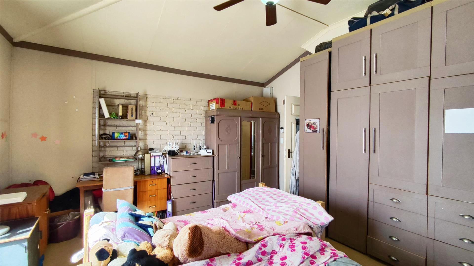 Bed Room 3 - 23 square meters of property in Golf Park