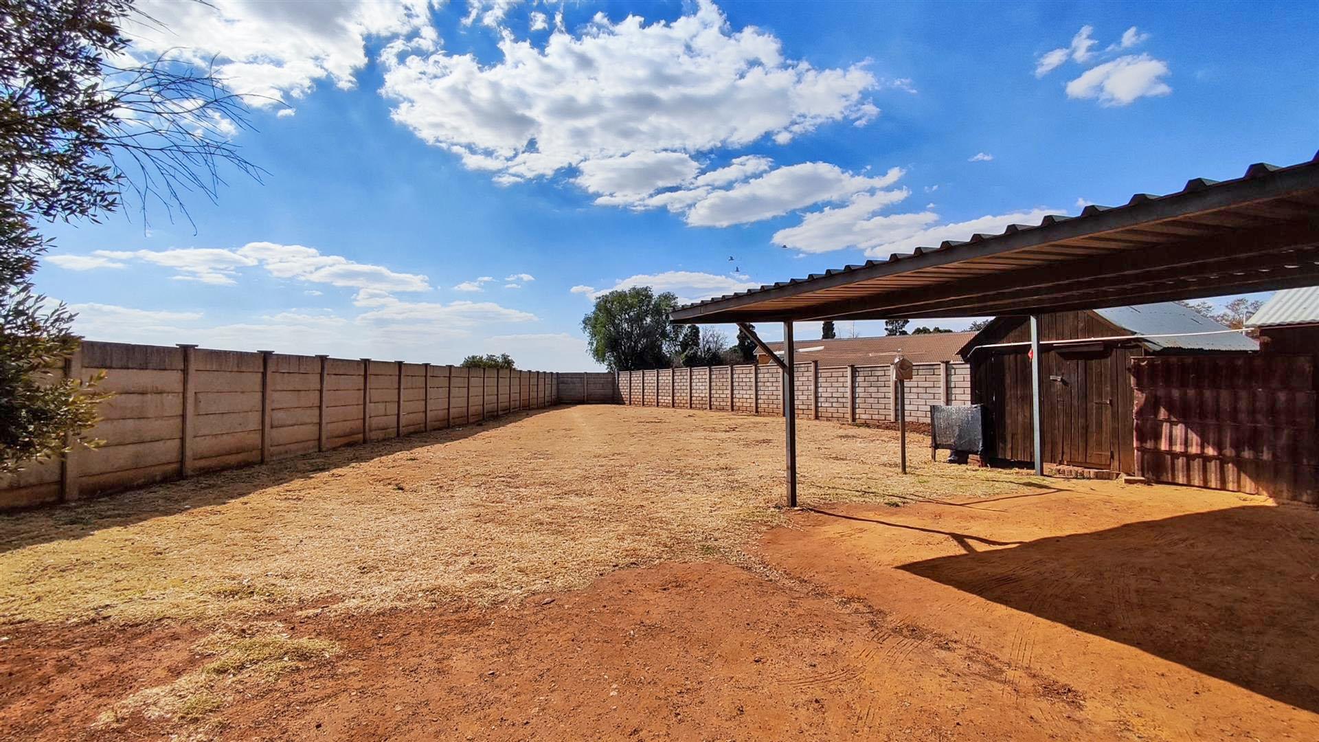 Backyard of property in Golf Park