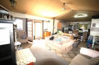 Lounges of property in Golf Park