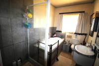 Main Bathroom of property in Golf Park
