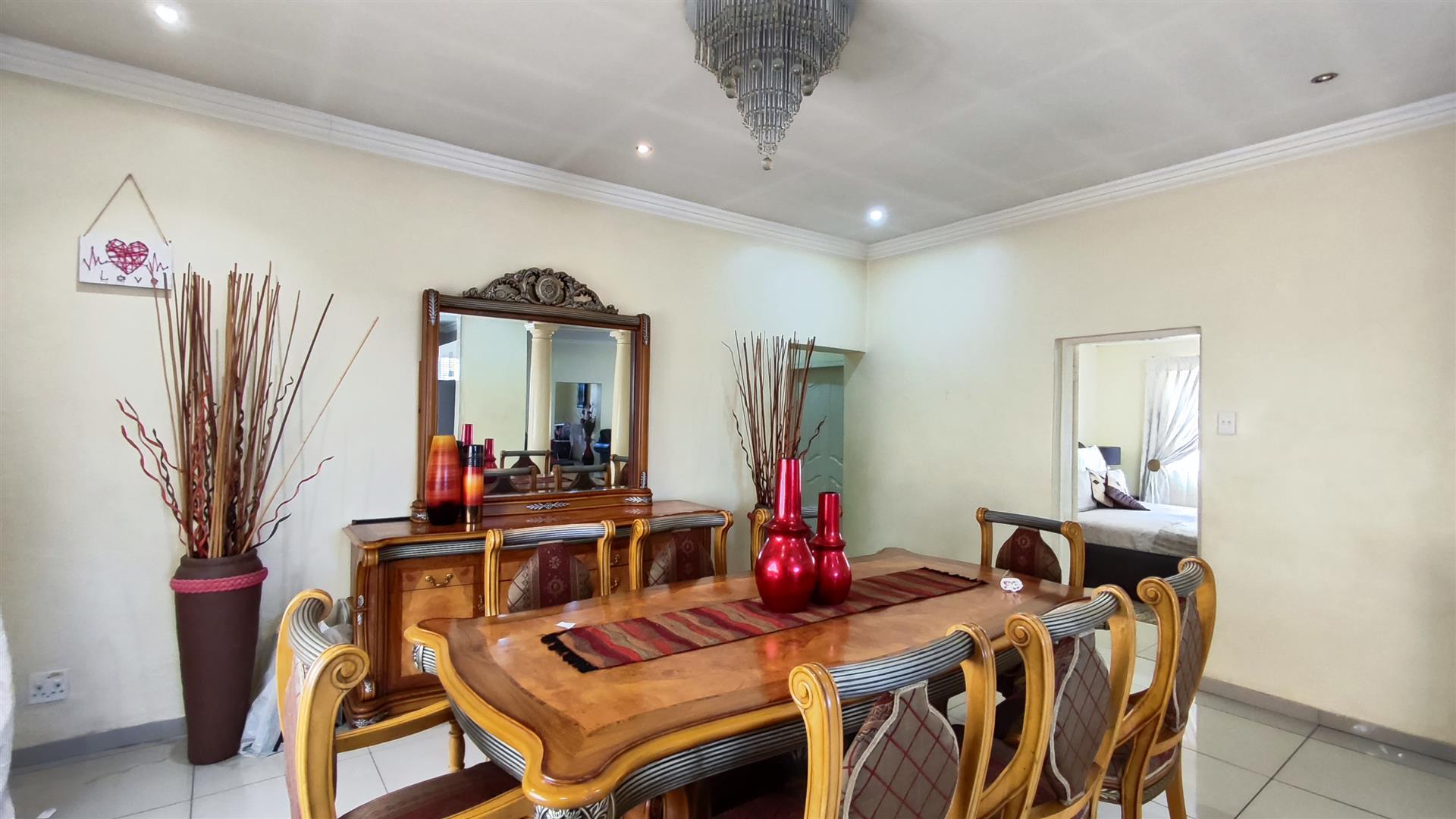 Dining Room - 25 square meters of property in Edenvale