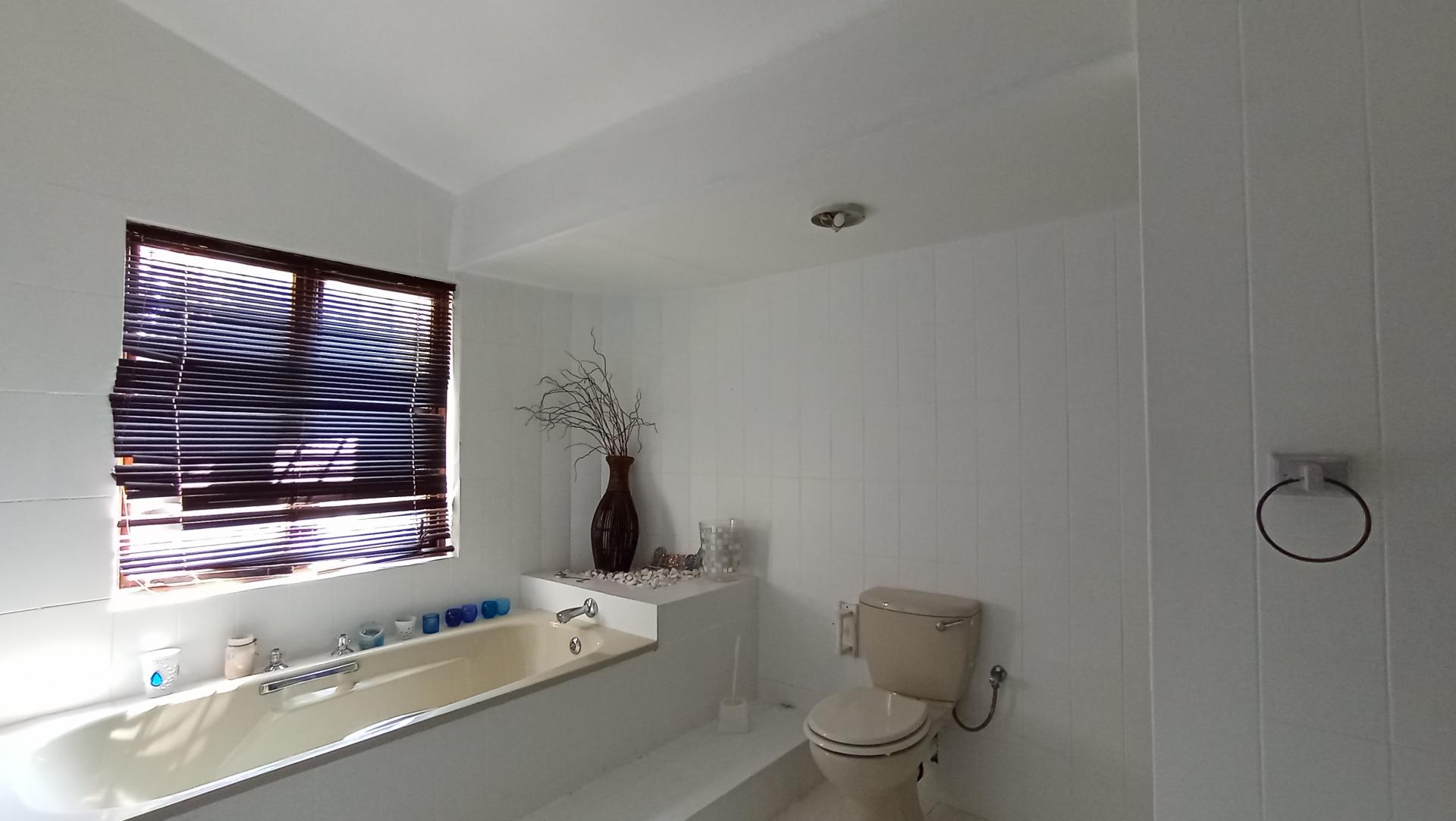 Bathroom 1 - 19 square meters of property in Sunningdale - JHB