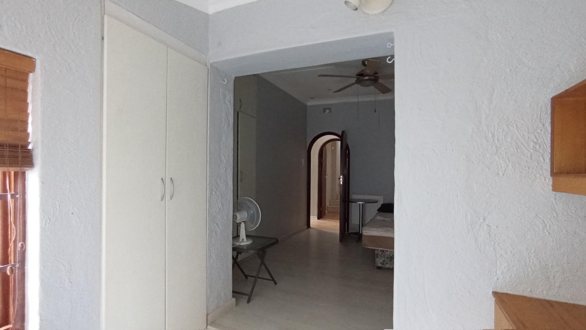 Bed Room 2 - 20 square meters of property in Sunningdale - JHB