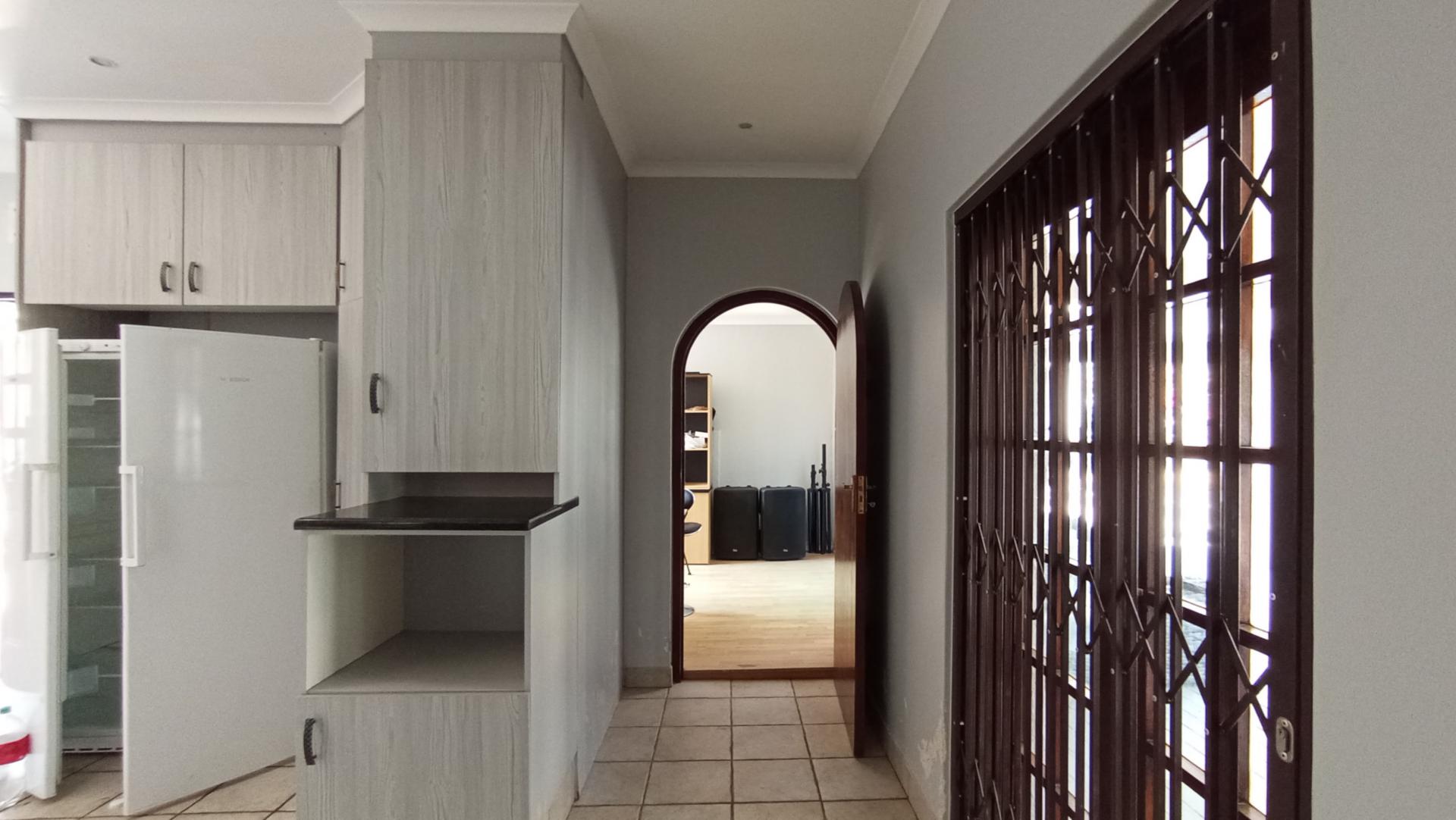 Spaces - 46 square meters of property in Sunningdale - JHB