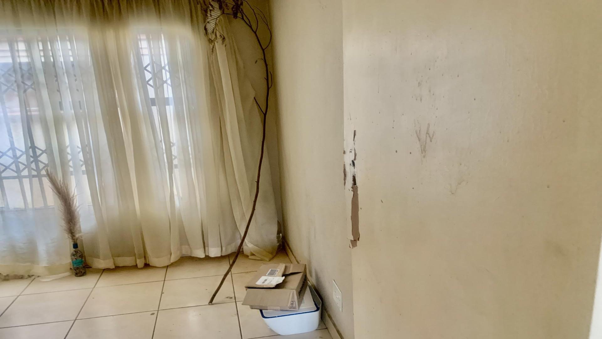 Bed Room 1 of property in Ormonde