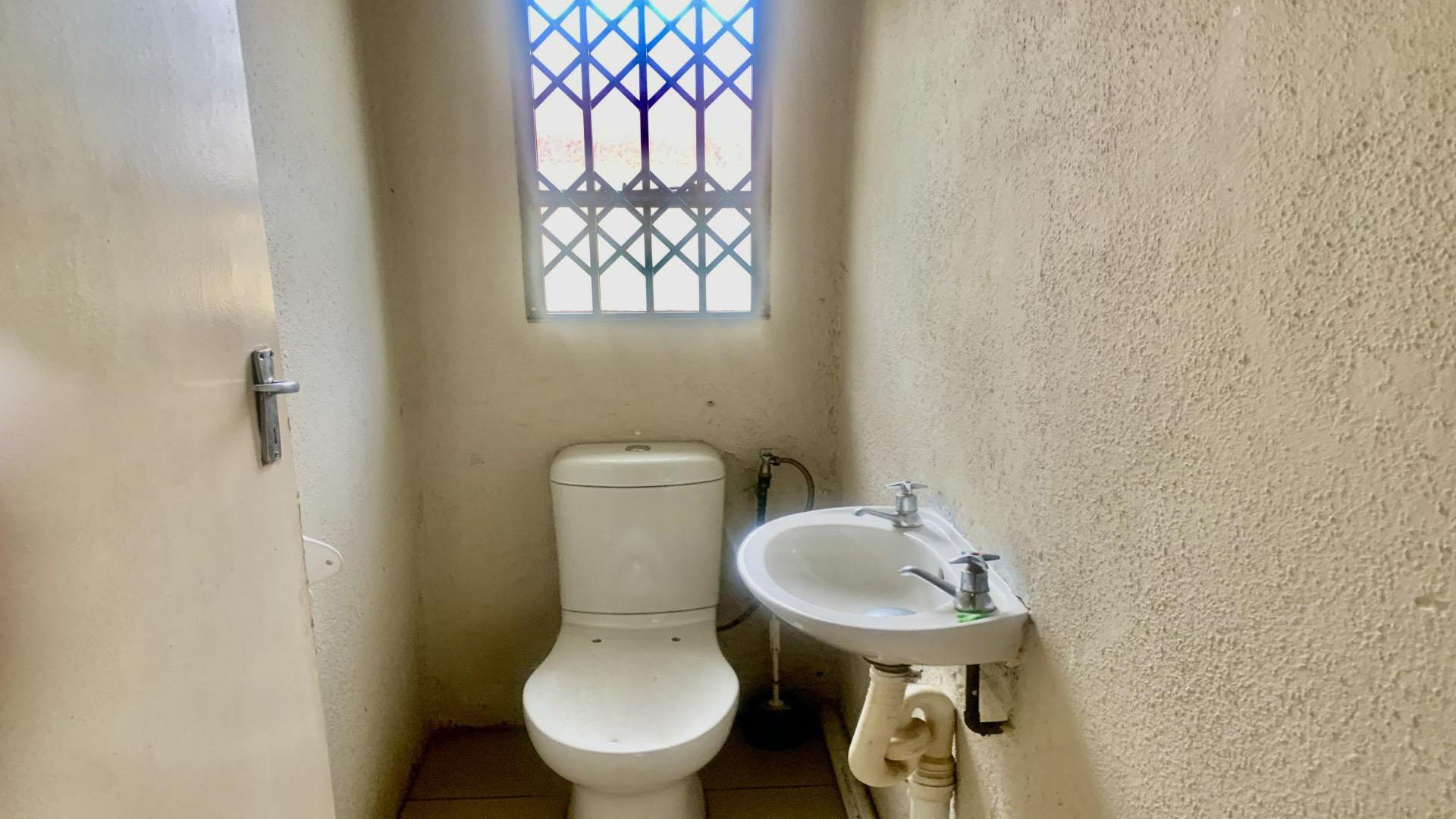 Bathroom 1 of property in Ormonde