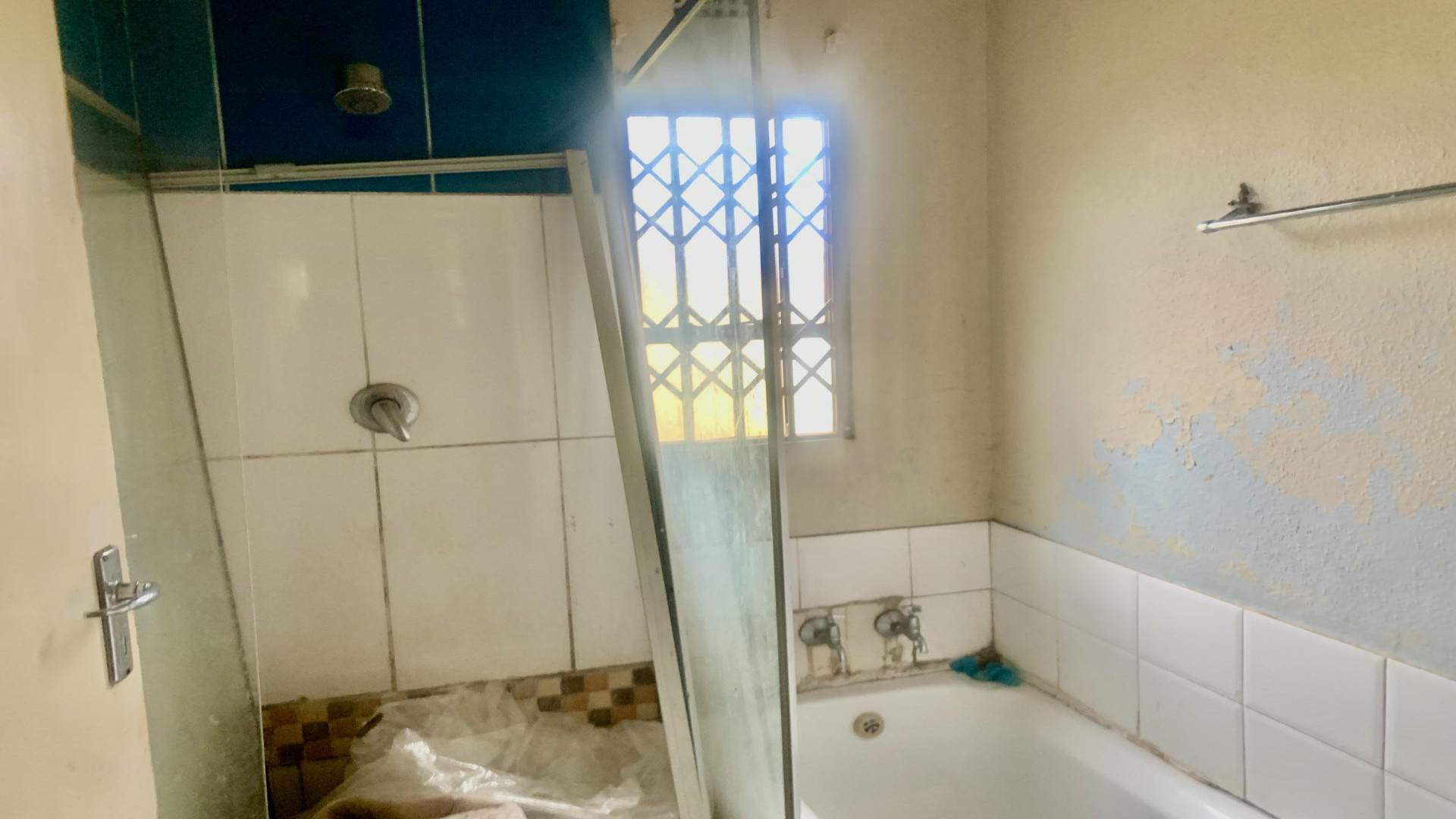 Bathroom 3+ of property in Ormonde