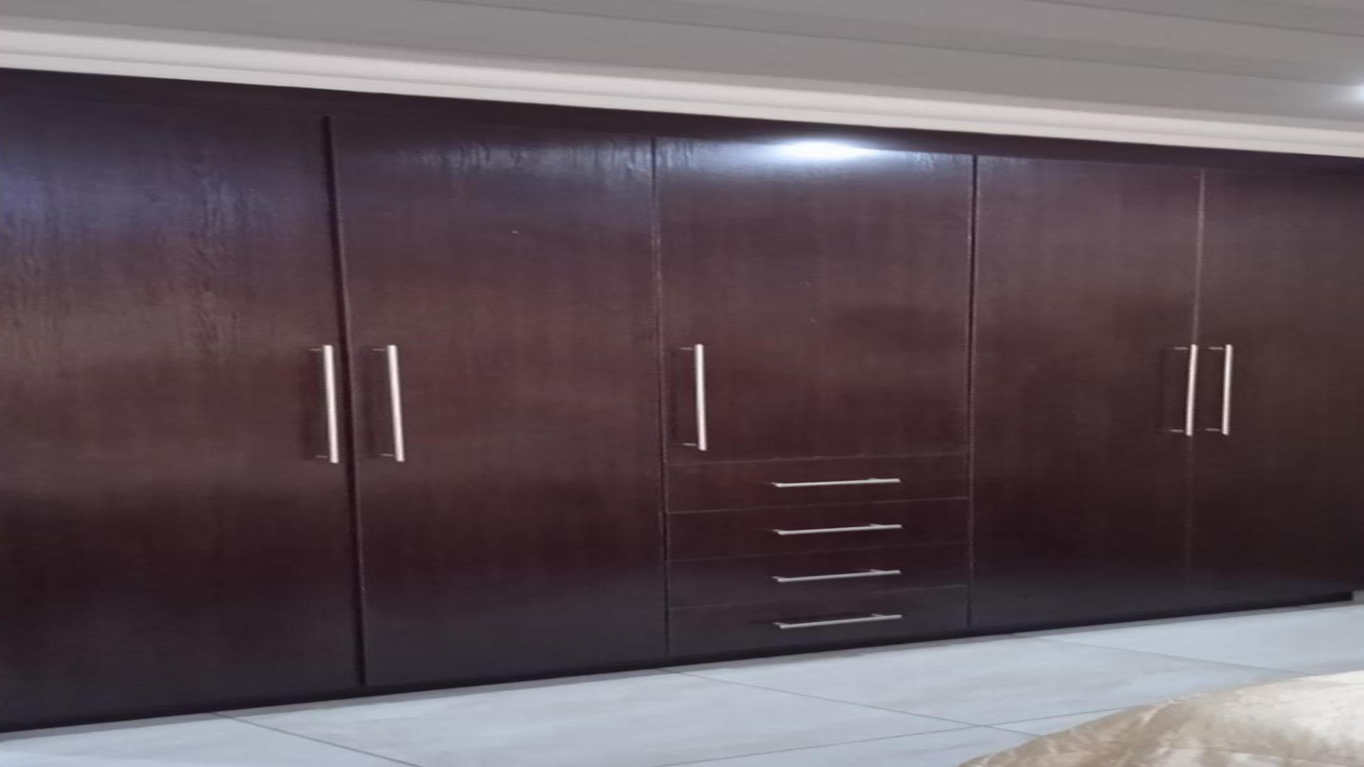 Main Bedroom of property in Aerorand