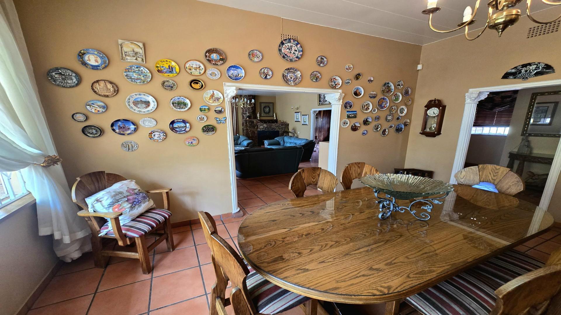 Dining Room of property in Golf View 