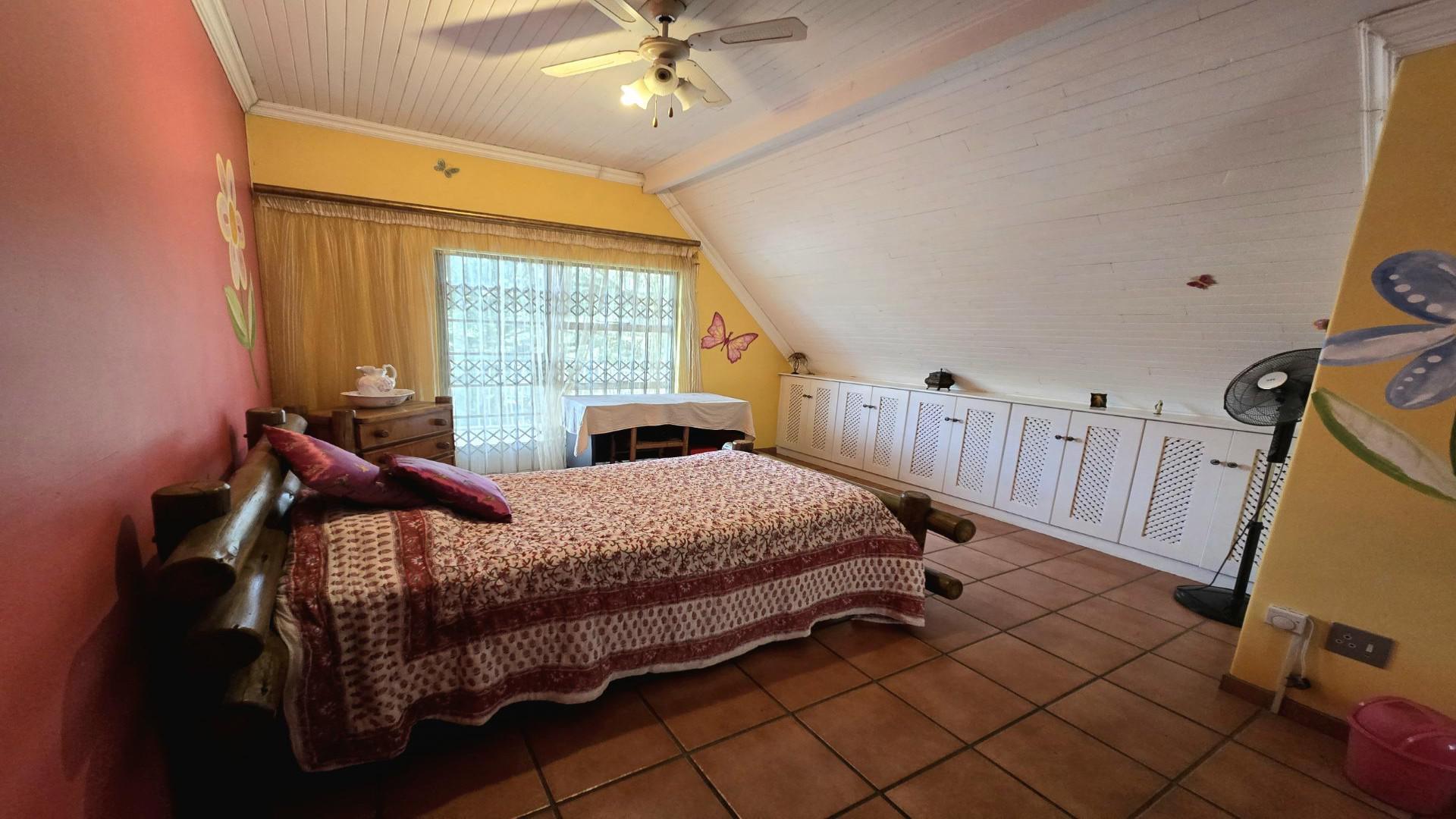 Bed Room 1 of property in Golf View 