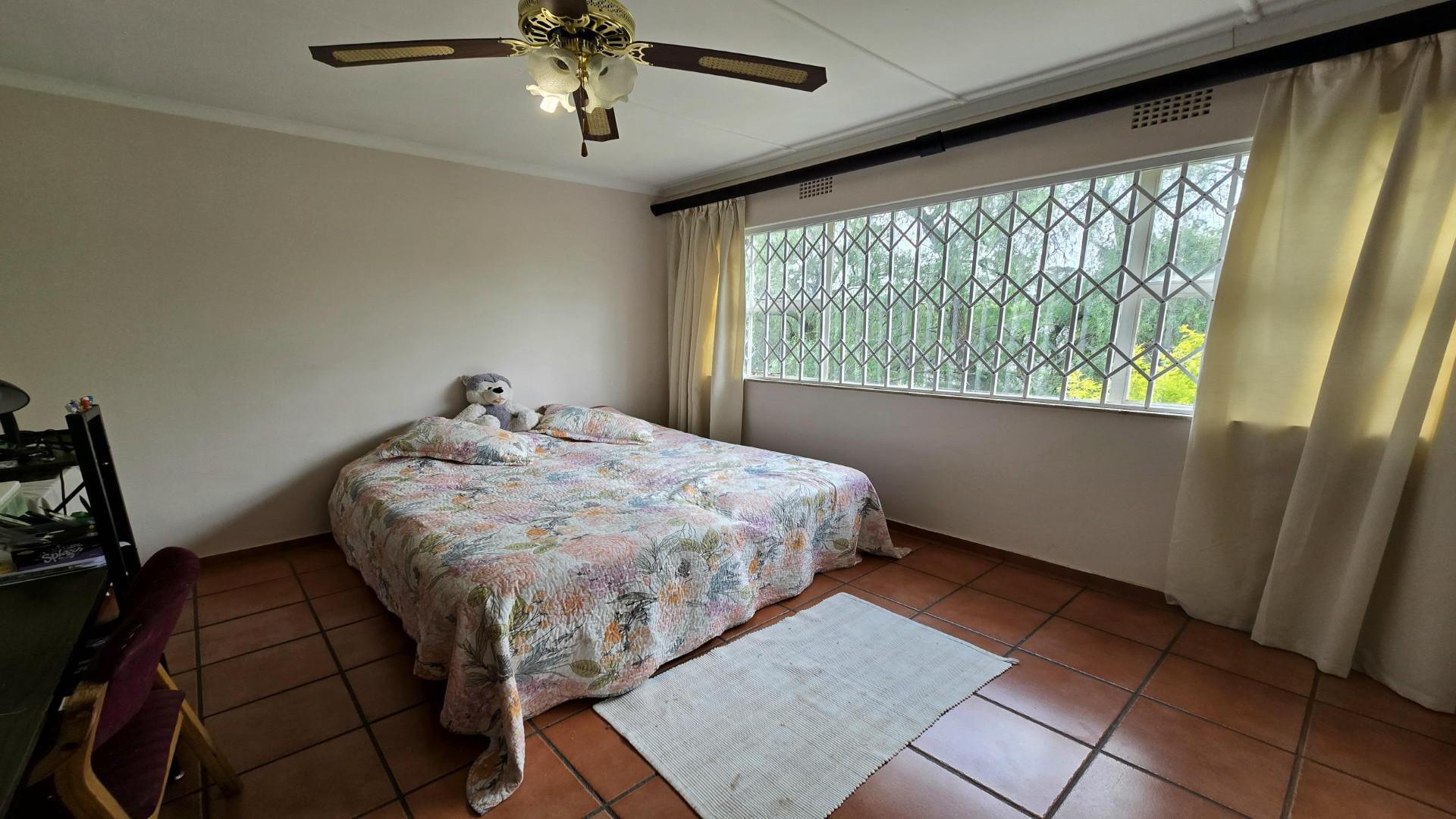 Bed Room 2 of property in Golf View 