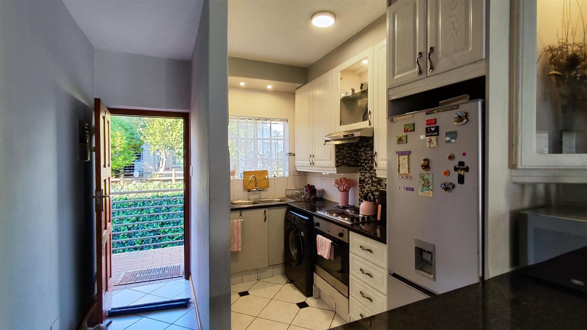 Kitchen - 7 square meters of property in Bedfordview