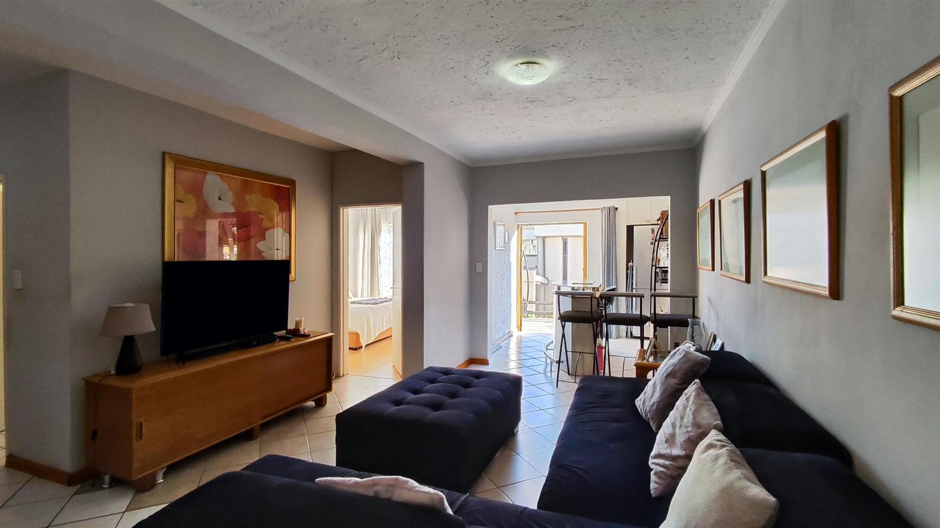 Lounges - 23 square meters of property in Bedfordview