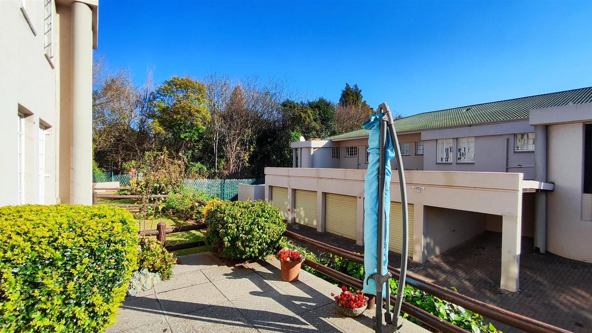 Patio - 24 square meters of property in Bedfordview