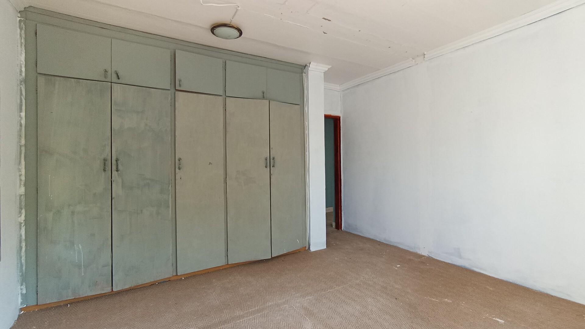 Bed Room 5+ - 20 square meters of property in Moreletapark