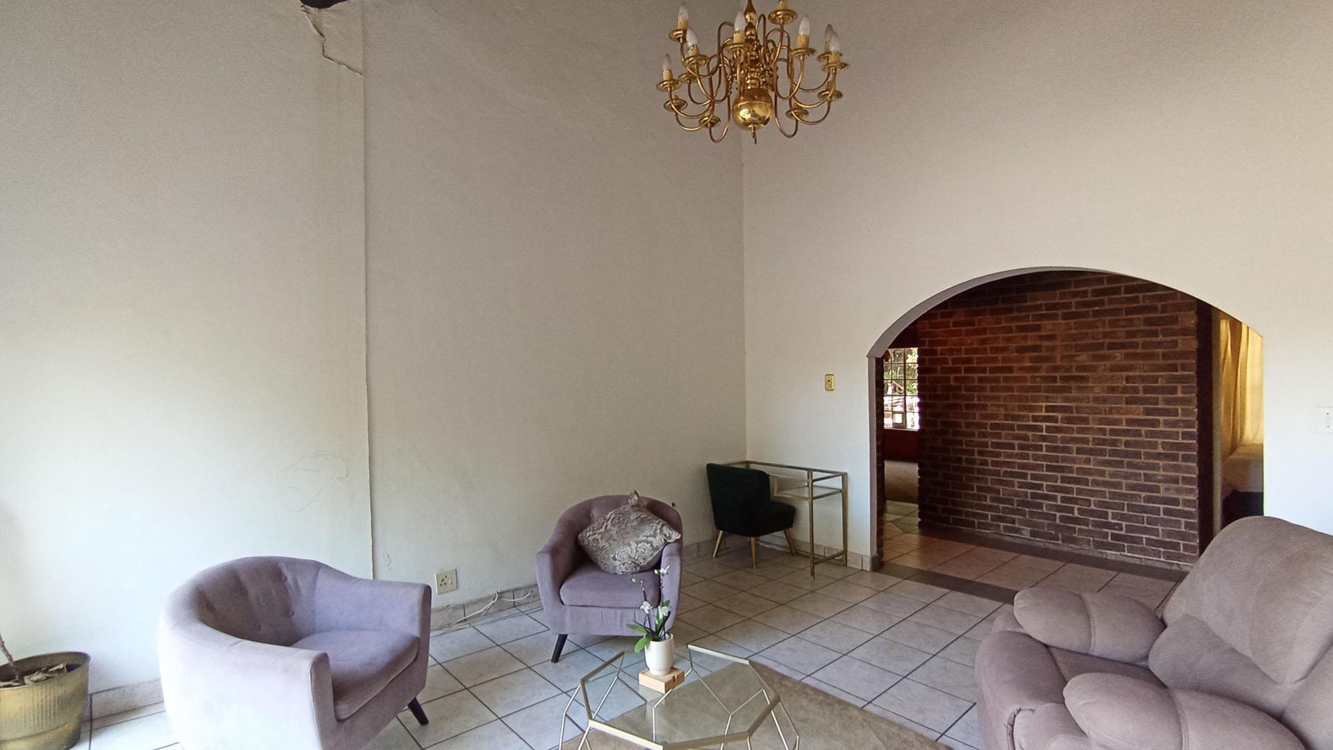 Dining Room - 13 square meters of property in Moreletapark