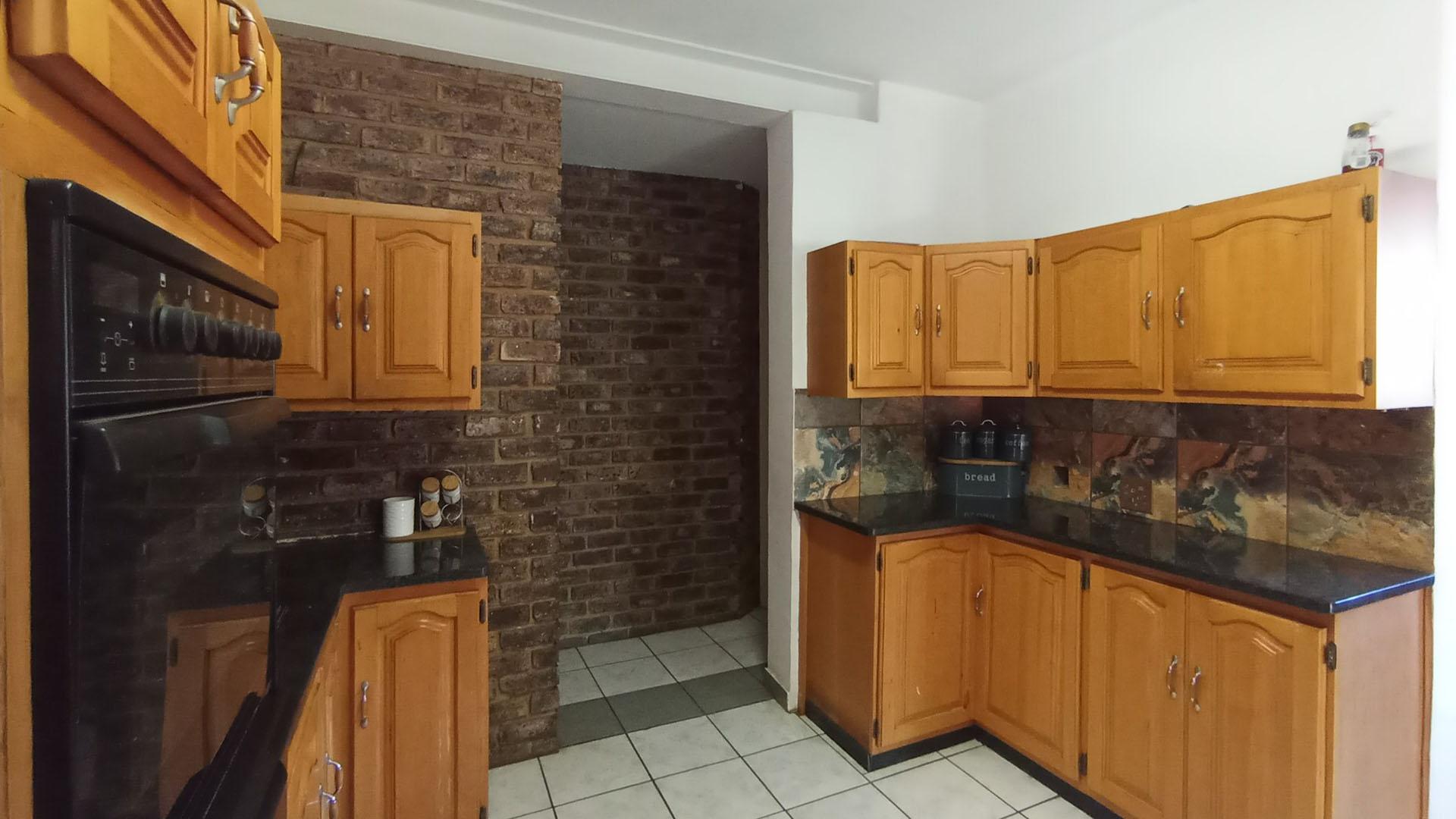 Kitchen - 31 square meters of property in Moreletapark
