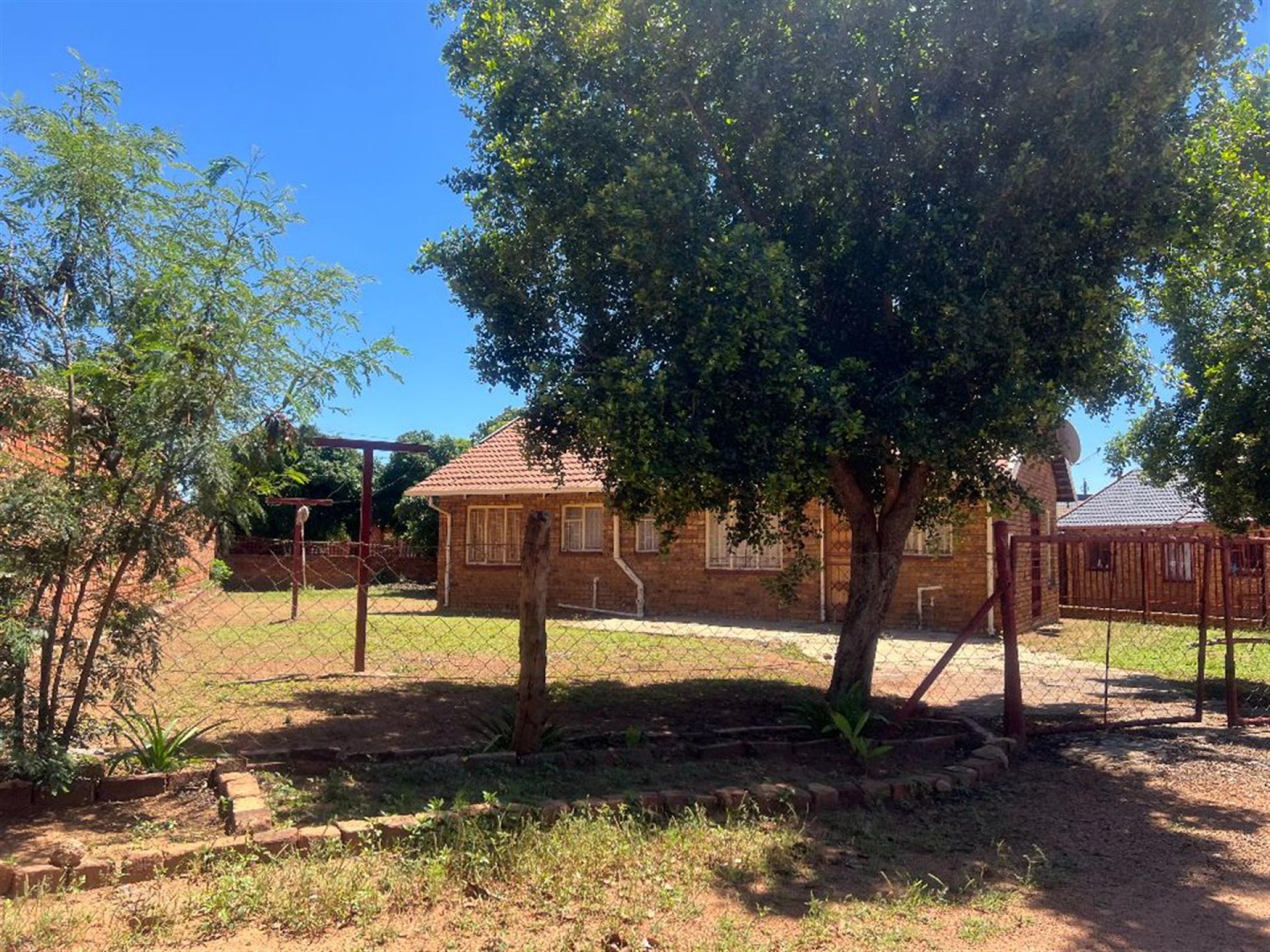Front View of property in Soshanguve