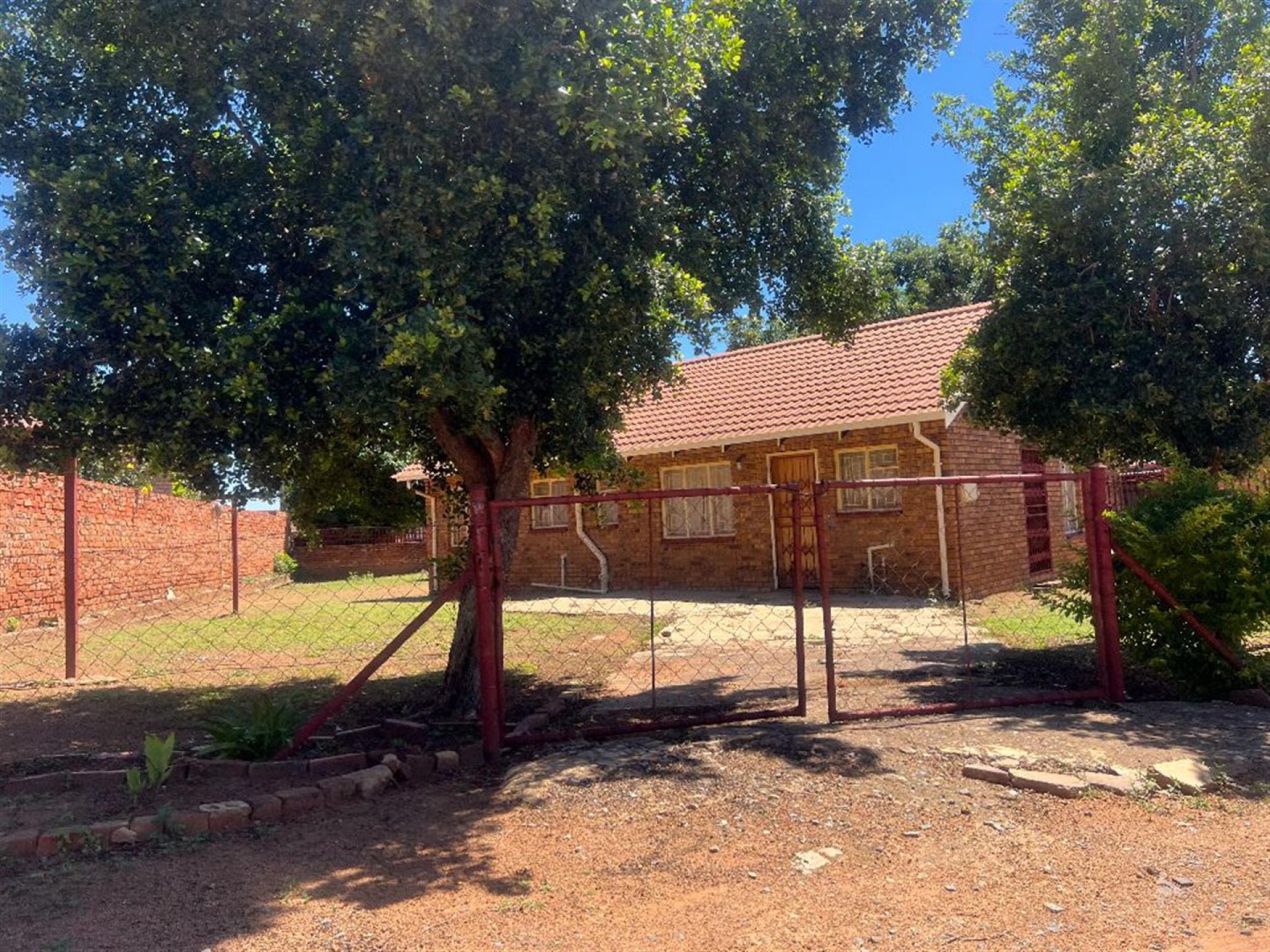 Front View of property in Soshanguve
